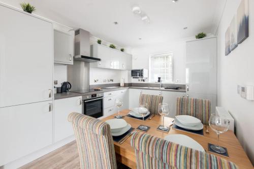 кухня, Modern Ground Floor Apartment in Tornagrain in Ардерсьєр