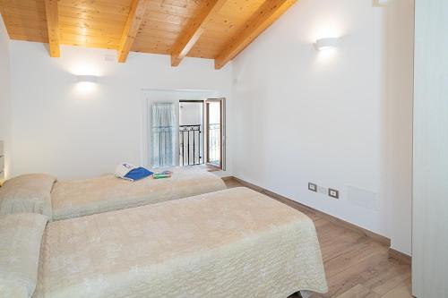 Two-Bedroom House image 4