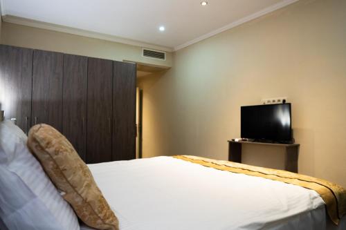 The Helmet Hotel - image 10