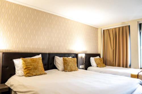 The Helmet Hotel - image 8