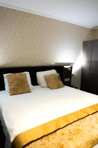 The Helmet Hotel - image 6