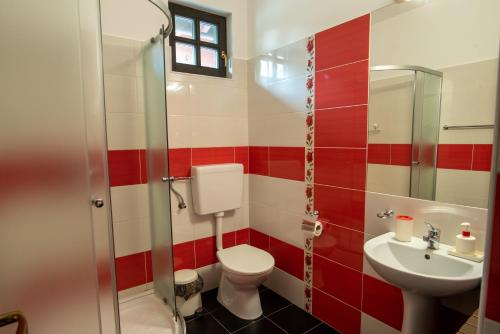 2 bedrooms, 4 beds