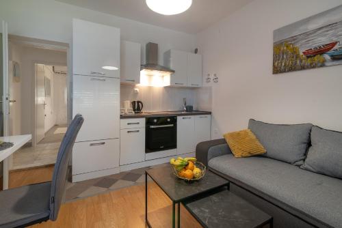 Apartments Villa Mirella 20 m from the sea - free parking – Trogir, MD