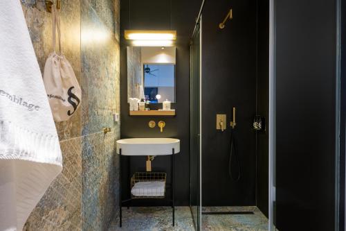 Executive One Bedroom Suite with Balcony  image 6