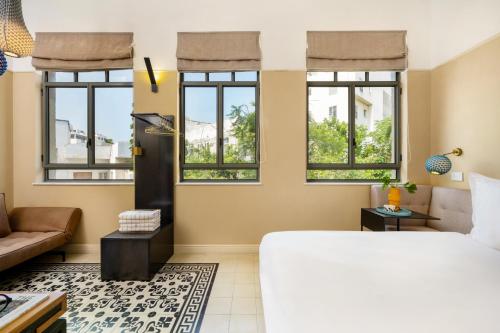 Superior Studio with Balcony image 4