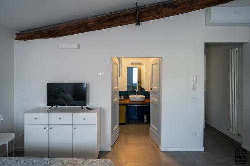 MONOLOCALE LE RONDINI centralissimo in Pesaro Városközpont