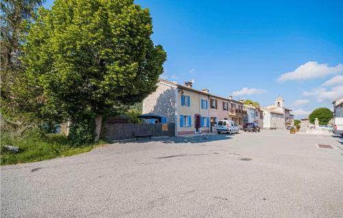 Stunning Home In Andon With Kitchen