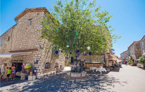 Stunning Home In Andon With Kitchen