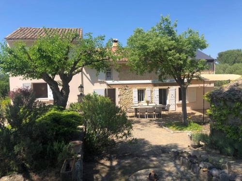 Magnifique mas entre vignes et garrigue gîte à louer Roquemaure