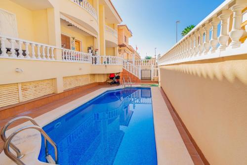  2 bedroom 2 Bathroom Entire Apartment in Rojales with Pool, Pension in Rojales