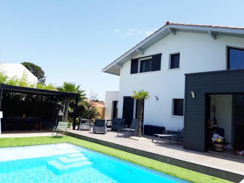 Magnifique Villa avec Piscine chauffée gîte à louer Bayonne