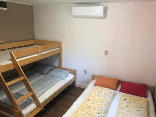 2 double beds, 1 bunk bed