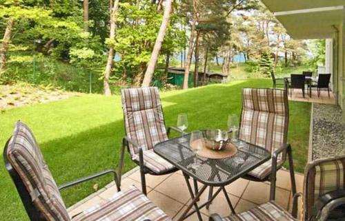 One-Bedroom Apartment with Terrace