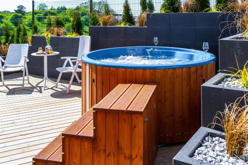 Karstais baseins, Klif Resort Apartamenty in Mechelinki