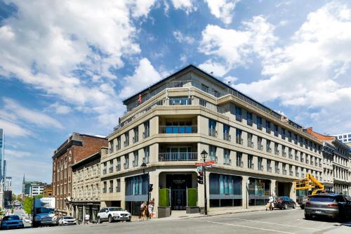 Exterior view, Pod Hotel in Montreal (QC)