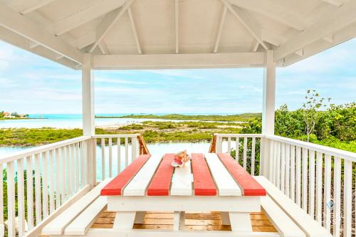 Balkon/terasa, Chalk Sound Beach Residences Near Sapodilla Bay Beach by Angel Host! in Chalk Sound