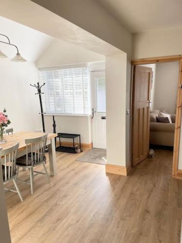 設施, Wayside, Yorkshire Wolds Holiday Home, Sleeps 4, Parking in 納費頓