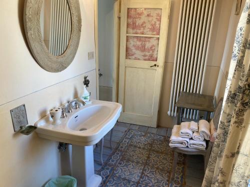 Bathroom, [Cavoleto] 2 Bedroom House with Huge Patio in Piandimeleto