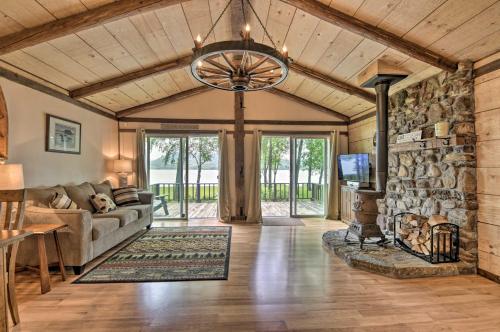 Cozy Lake Champlain Cottage with Beautiful View in Shoreham, USA