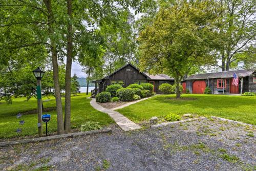 Cozy Lake Champlain Cottage w/ Beautiful View in Ticonderoga (NY)