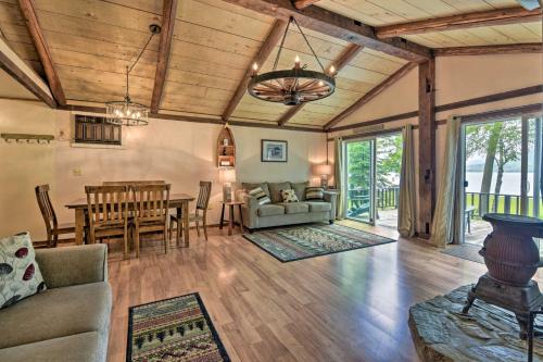 Cozy Lake Champlain Cottage w/ Beautiful View in Ticonderoga (NY)