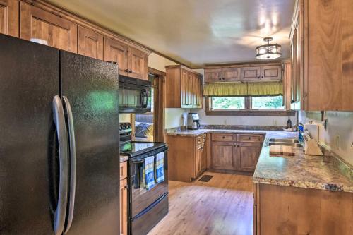 Cozy Lake Champlain Cottage w/ Beautiful View in Ticonderoga (NY)
