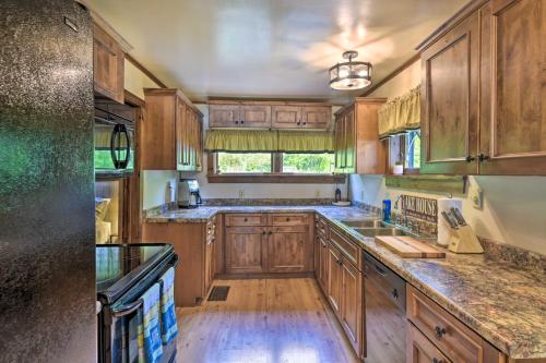 Cozy Lake Champlain Cottage with Beautiful View in Shoreham, USA