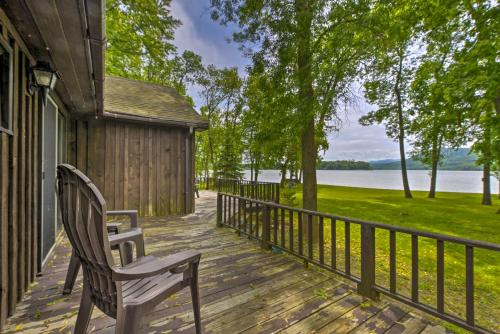 Cozy Lake Champlain Cottage w/ Beautiful View in Ticonderoga (NY)
