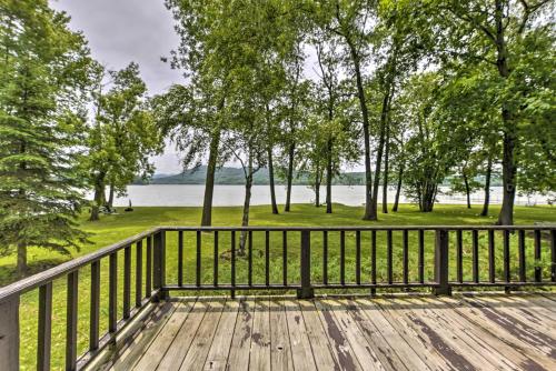 Cozy Lake Champlain Cottage w/ Beautiful View in Ticonderoga (NY)