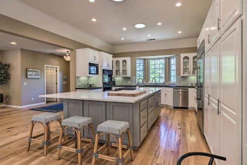 Gorgeous Lakehouse with Hot Tub and Waterfall Oasis! in Lake Arrowhead, USA