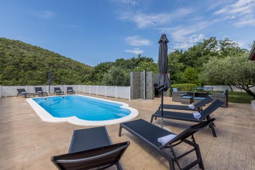 Villa Arbareto with heated swimming pool