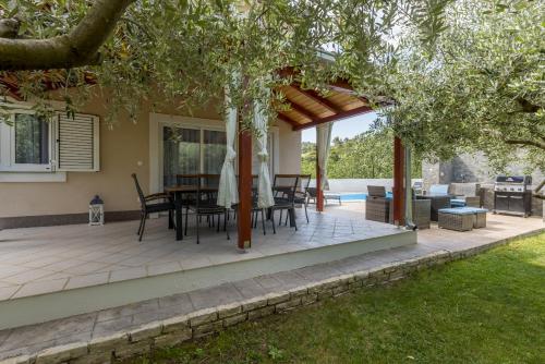 Villa Arbareto with heated swimming pool