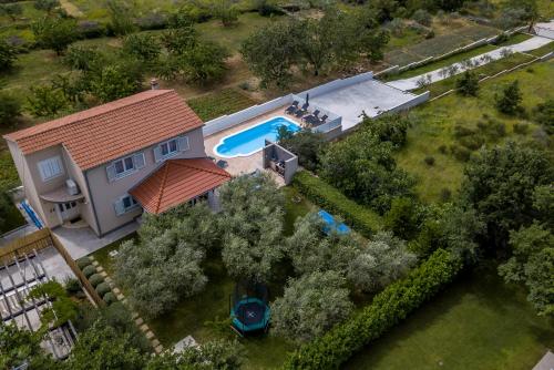 Villa Arbareto with heated swimming pool