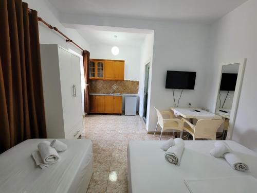 Comfort Triple Room image 10
