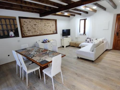 Casa Rural Las Cigüeñas de Las Navillas (Casa Rural Las Ciguenas de Las Navillas) in Navas de Riofrio