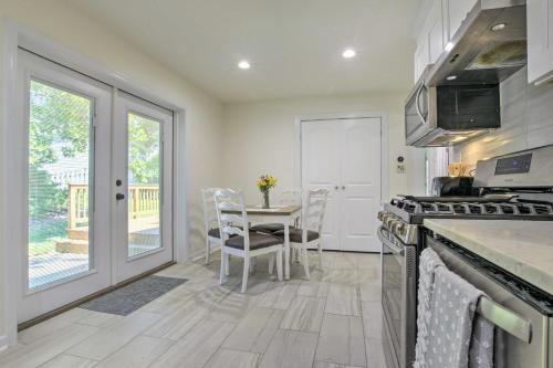 Charming Apex Home with Back Deck and Grill!