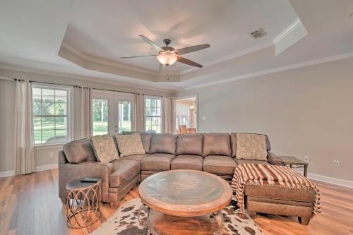 Spacious Fairhope Cottage with Covered Patio!