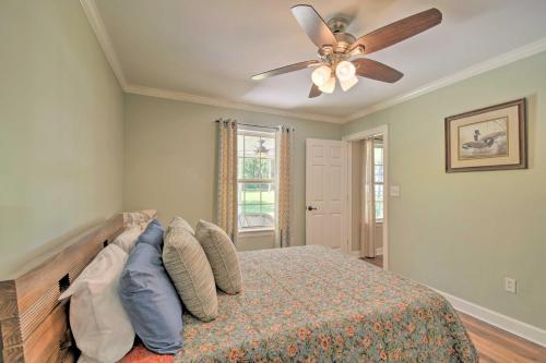 Spacious Fairhope Cottage with Covered Patio!