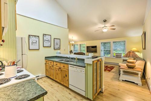 Near Ice Fishing and Snowmobiling Frankfort Home in Frankfort