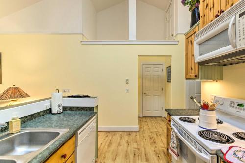 Near Ice Fishing and Snowmobiling Frankfort Home in Frankfort