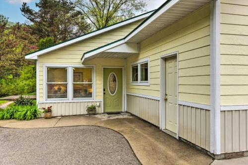 Near Ice Fishing and Snowmobiling Frankfort Home in Frankfort