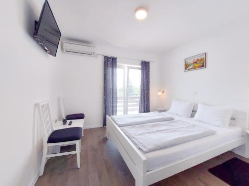  White House M&M in Grabovac