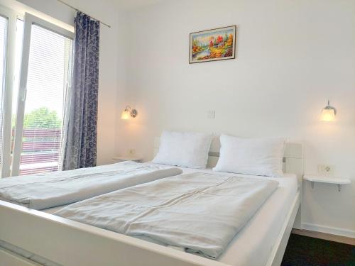  White House M&M in Grabovac