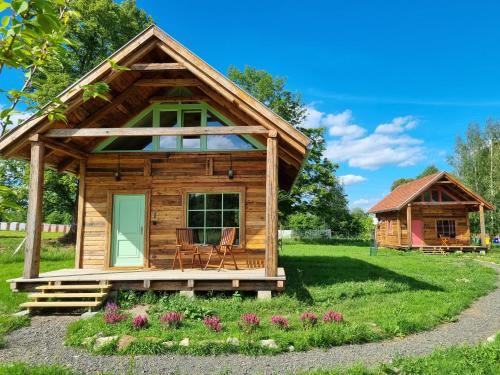 2 bedrooms, 3 beds
