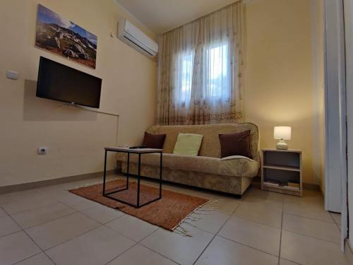 One-Bedroom Apartment image 7