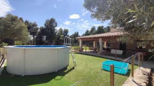 Swimming pool, Mas del Olivar in La Fresneda (Aragon)