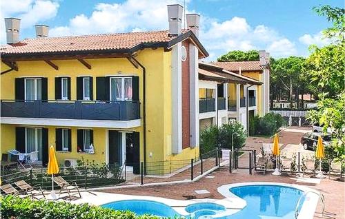 Awesome Apartment In Cavallino-treporti With 2 Bedrooms, Wifi And Outdoor Swimming Pool