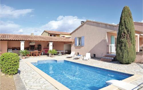 Maisons de vacances Nice Home In Valreas With 4 Bedrooms, Wifi And Outdoor Swimming Pool