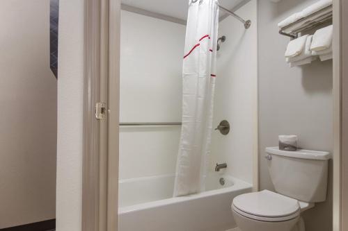 Red Roof Inn PLUS & Suites Erie - main image