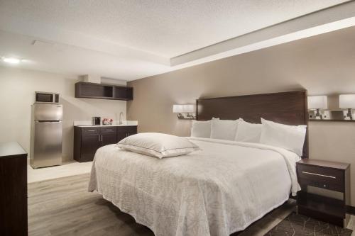 Red Roof Inn PLUS & Suites Erie - image 5